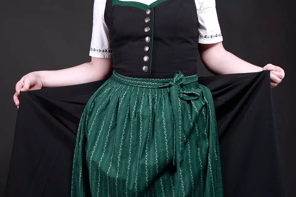 5 Easy Ways to Tie Dirndl Effectively for Stunning Looks - Lederhosen For Sale